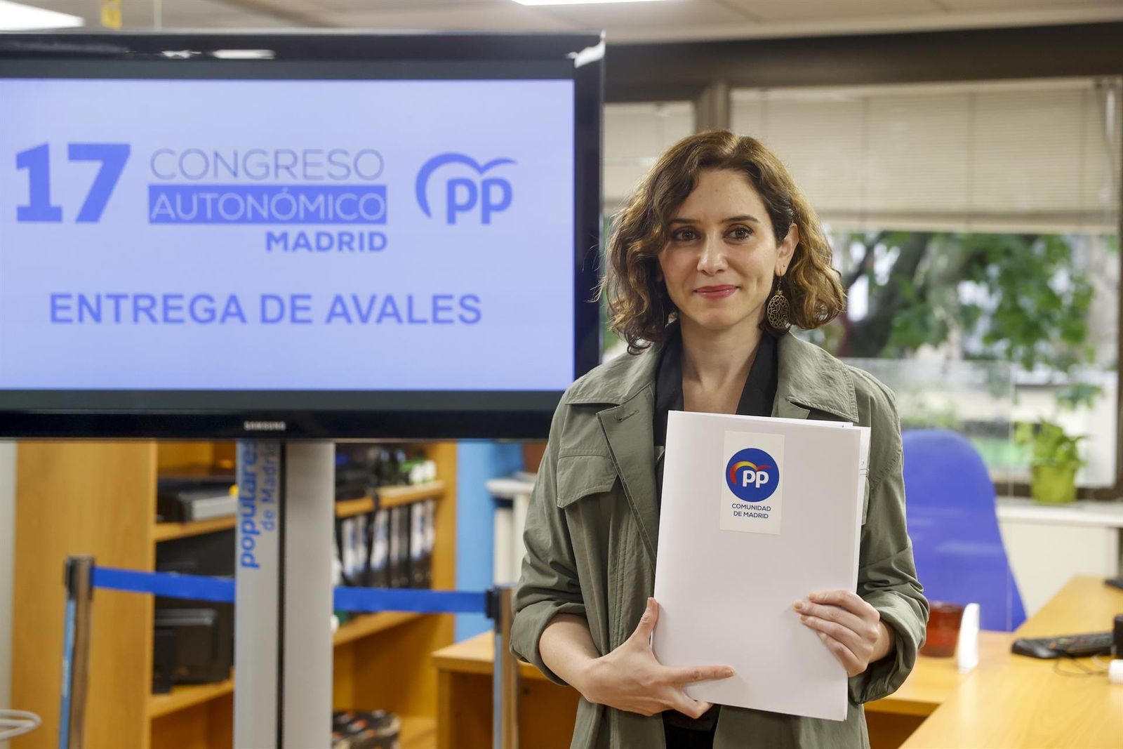 Díaz Ayuso presenta el primer día de plazo los avales para ser presidenta del PP de Madrid