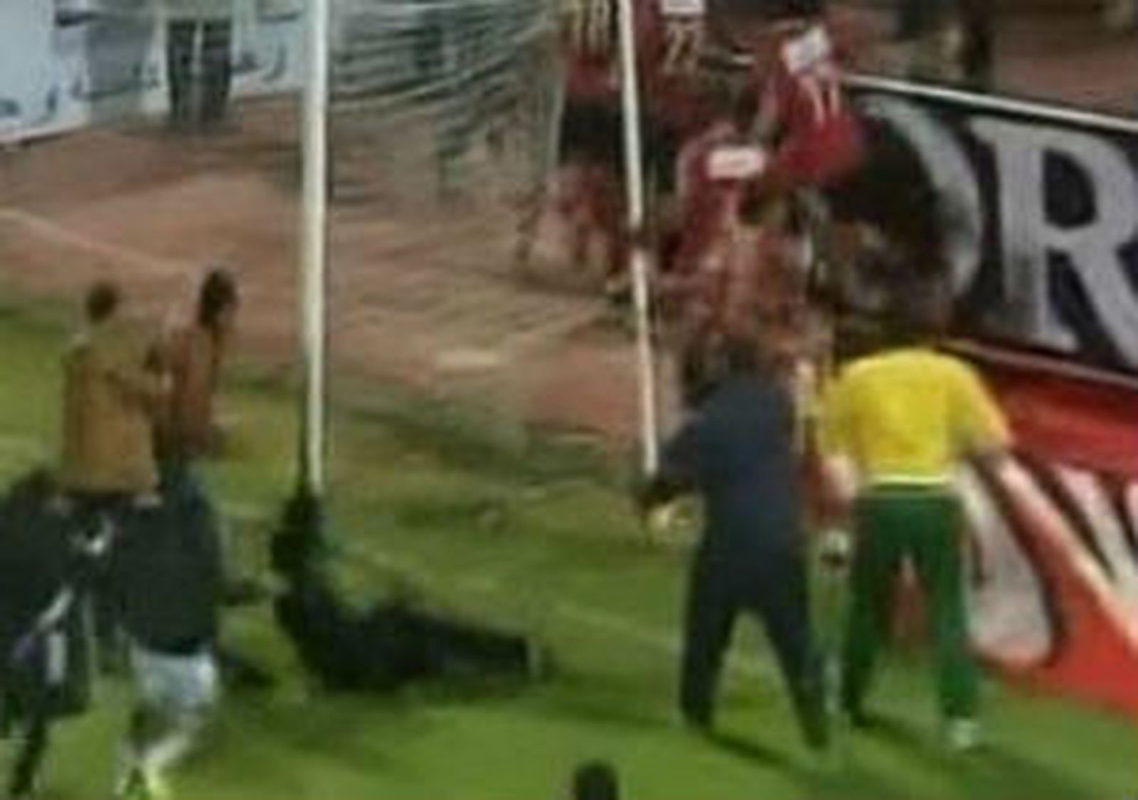 La mayor tragedia del fútbol egipcio deja 74 muertos en un país convulso