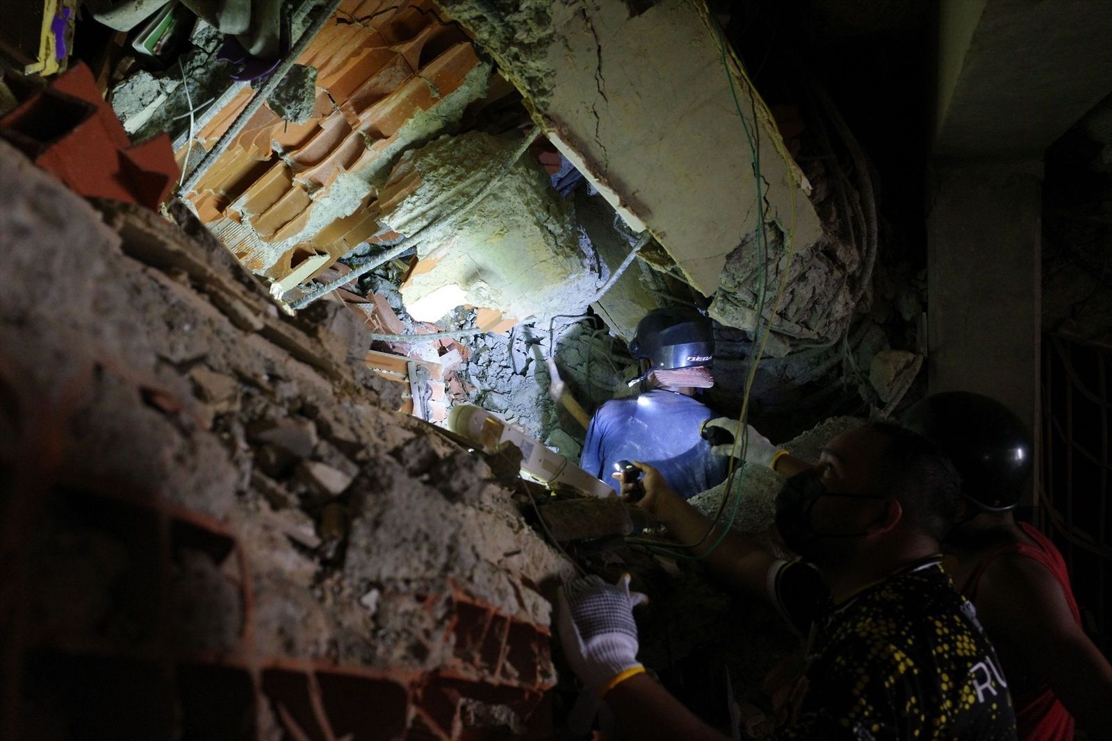 Suben a 34 los españoles muertos en los terremotos de Venezuela mientras 140 personas siguen desaparecidas