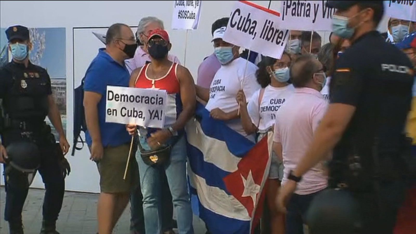 El Gobierno de Sánchez evita tachar a Cuba de dictadura mientras la oposición critica su cobardía