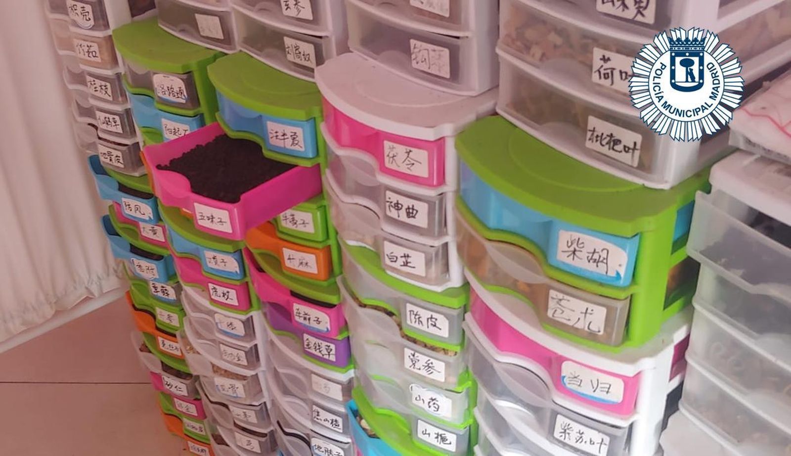 Medicamentos en el consultorio chino clandestino de Usera