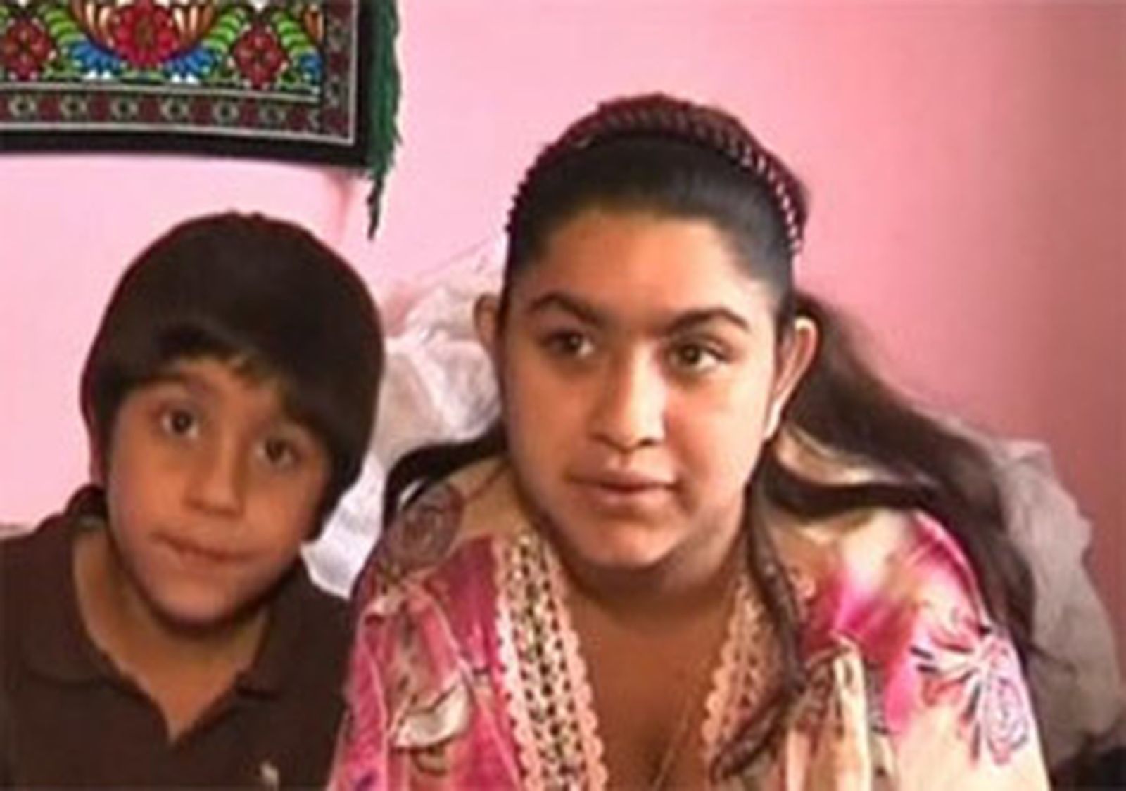 Agredida en Kosovo Leonarda, la menor expulsada de Francia, y su familia