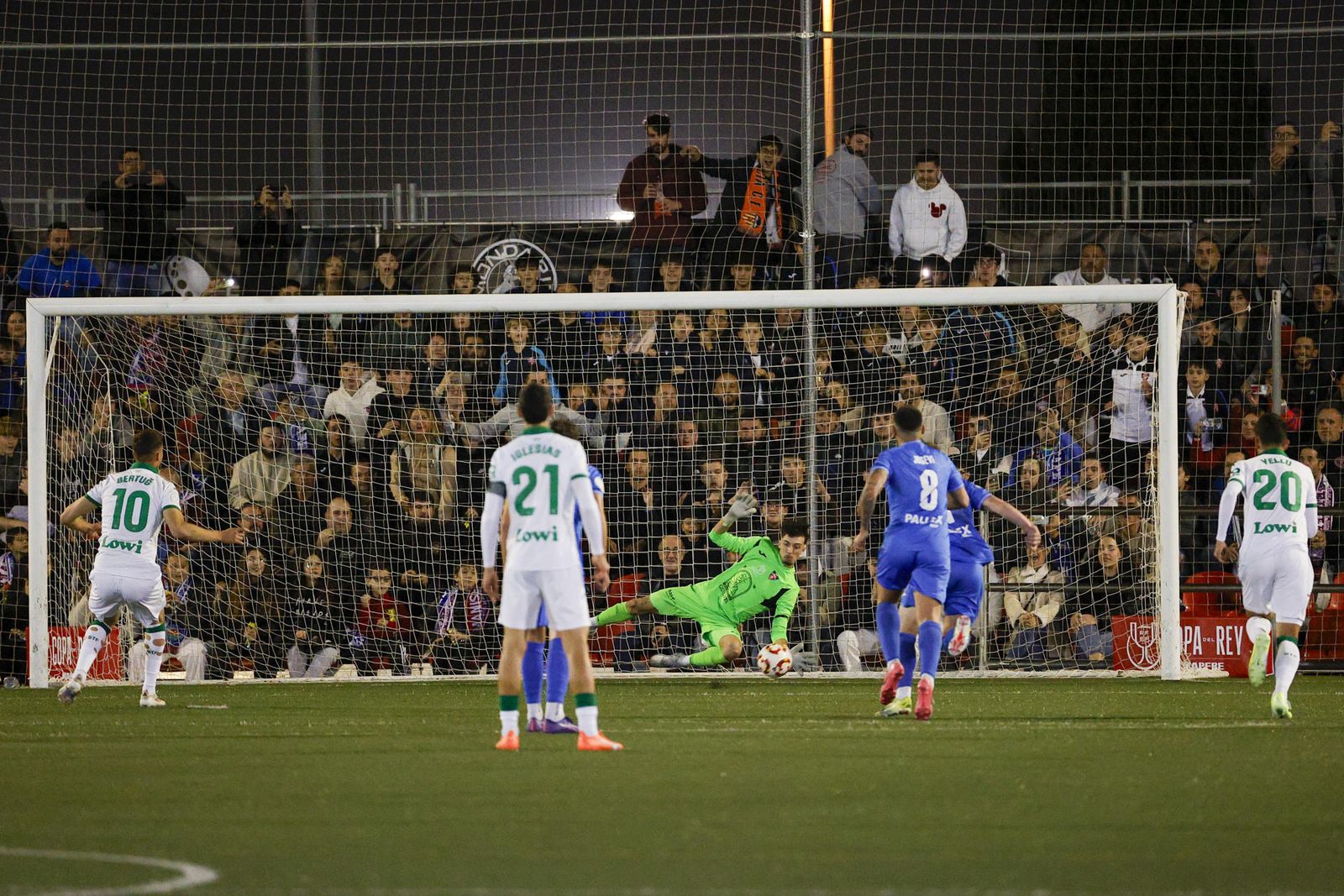 Penalti parado por Adrián