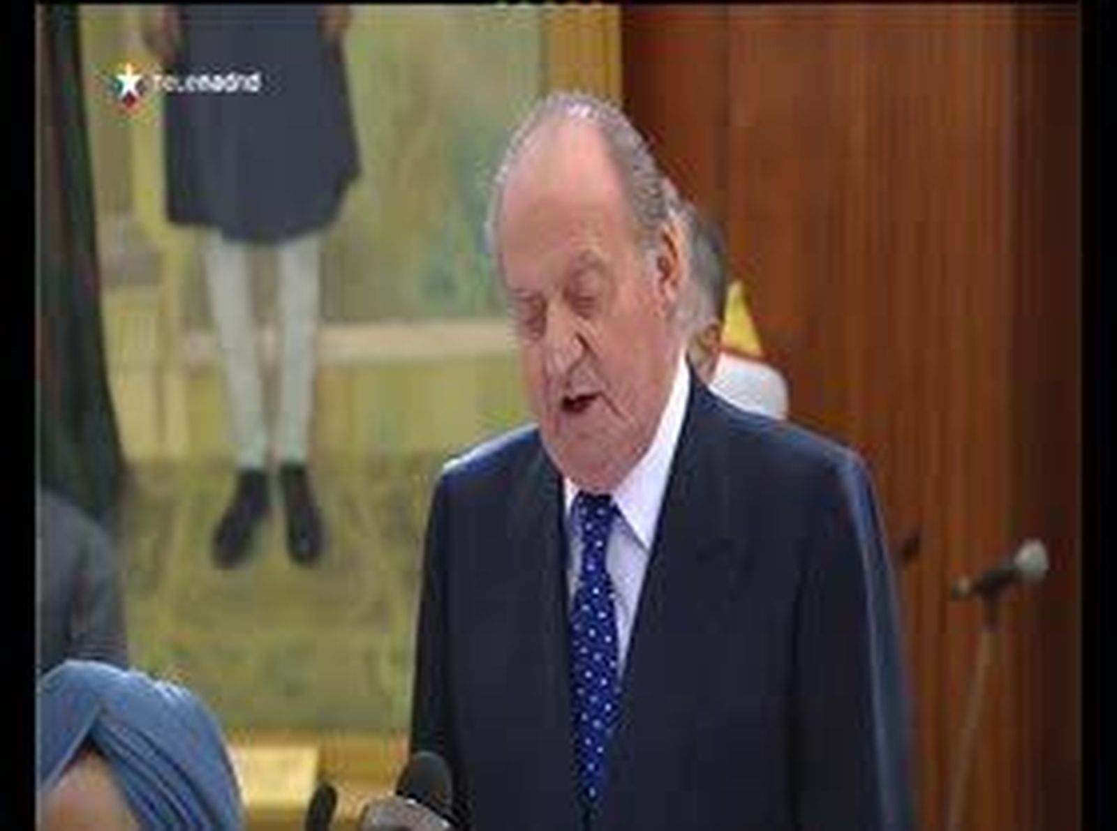 El rey de España recibe la bienvenida del presidente indio y homenajea a Gandhi