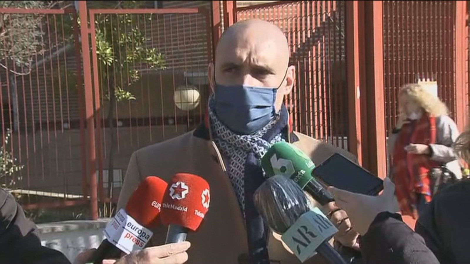 La novia del detenido por el crimen de Velilla le acusa y narra cómo le golpeó