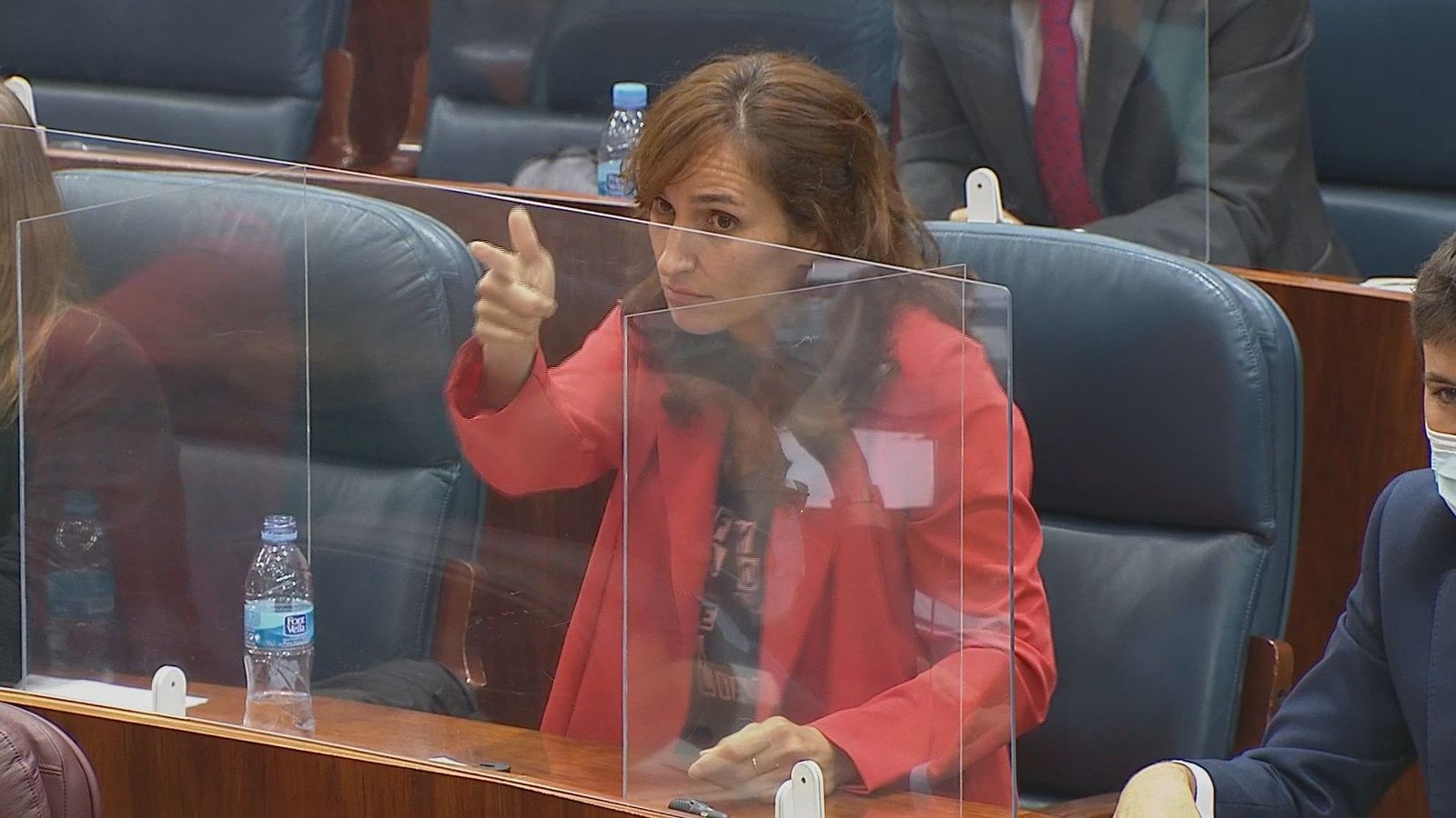 Polémico gesto en la Asamblea de la diputada de Más Madrid Mónica García