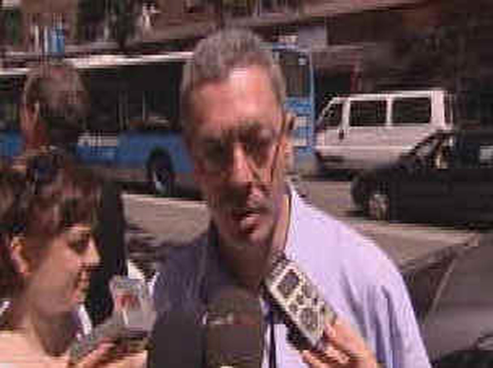 Gallardón recoge en la calle el favor de los vecinos de Madrid Río