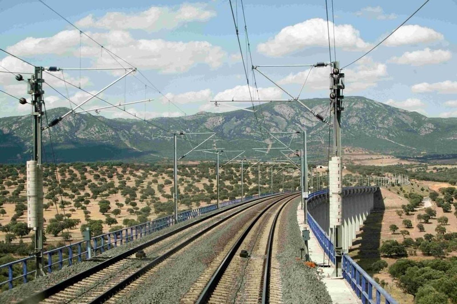 Una avería paraliza este lunes todos los trenes de alta velocidad entre Málaga y Madrid