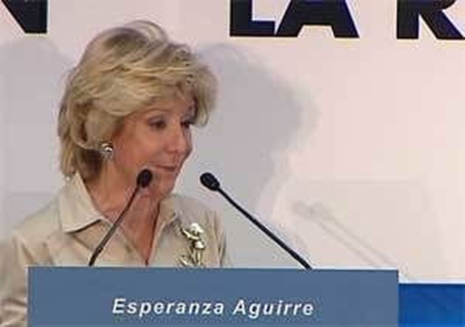Aguirre volverá a bajarse el sueldo y no descarta  bajarlo a los funcionarios