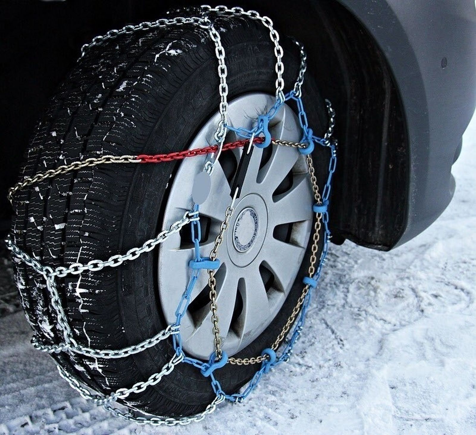 Coche con cadenas