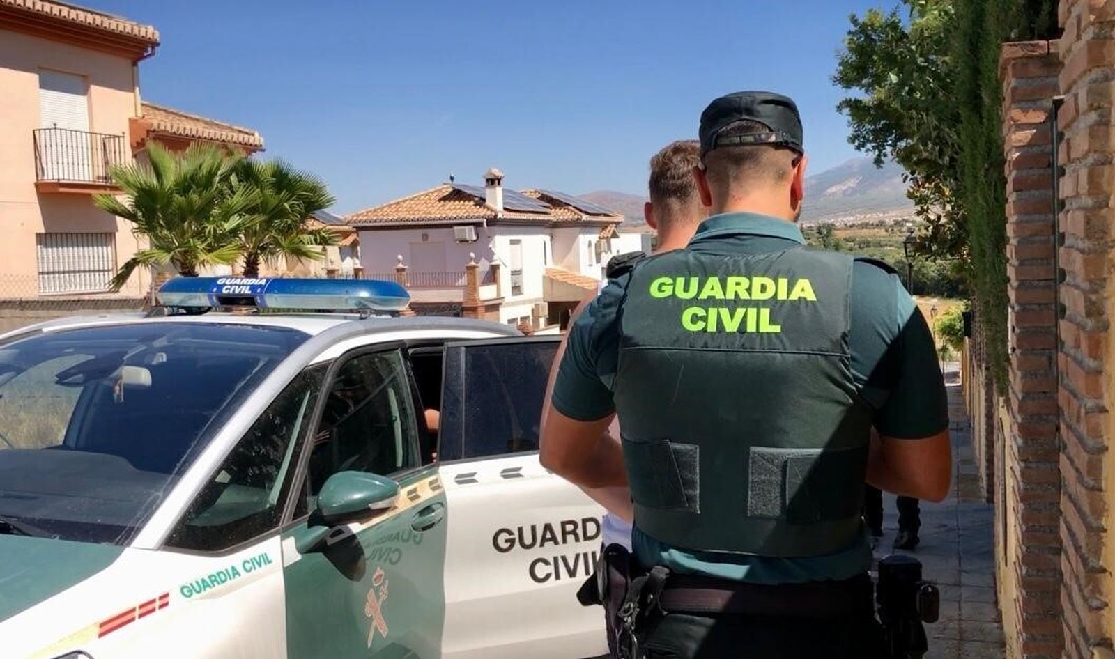 Guardia Civil de Granada en plena calle