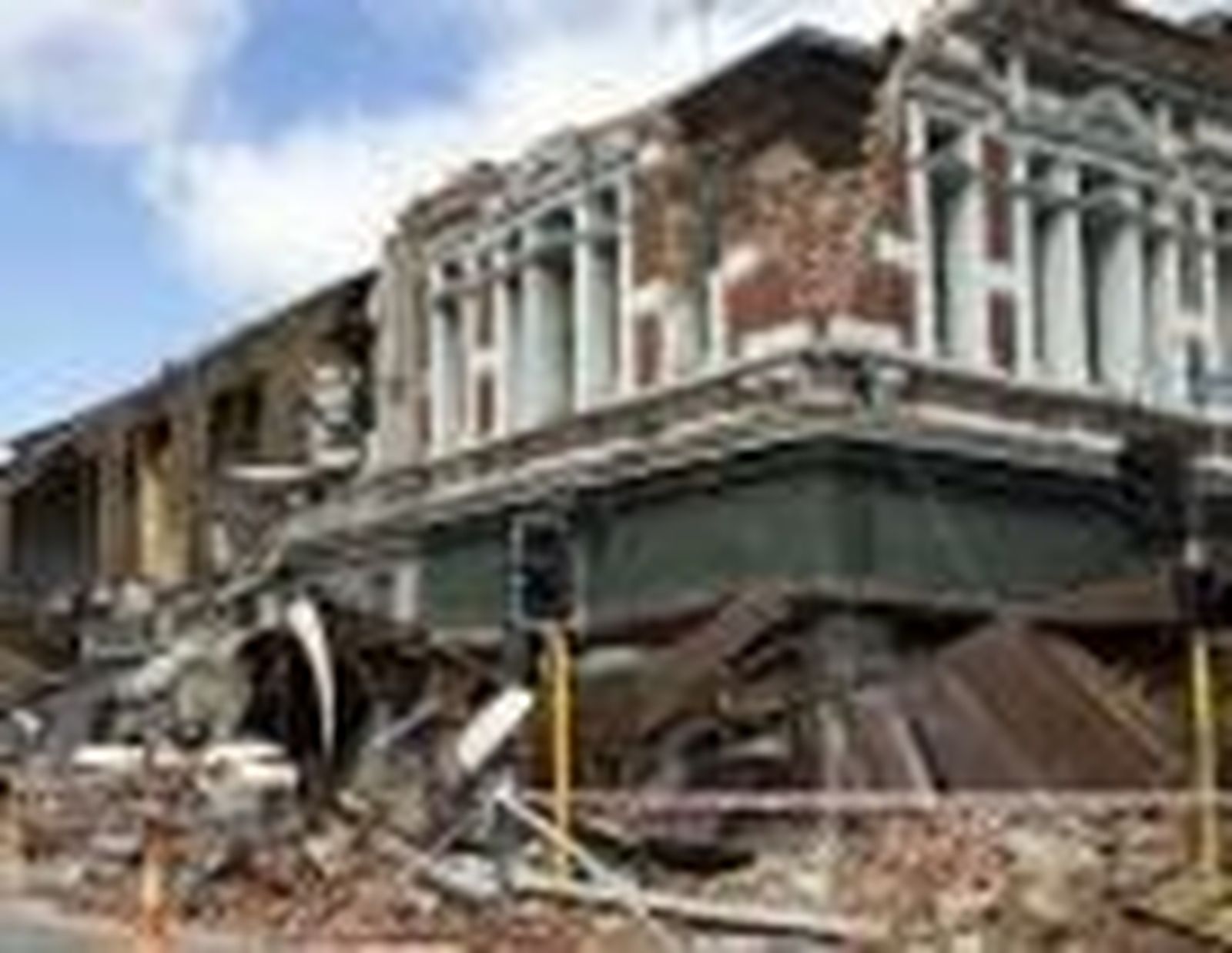 Rescatan a dos personas nueve días después del terremoto de Japón