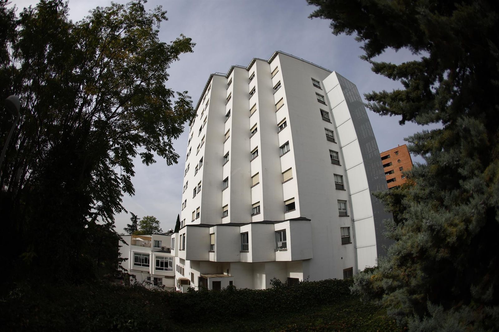 Fachada del Colegio Mayor Elías Ahuja de Madrid