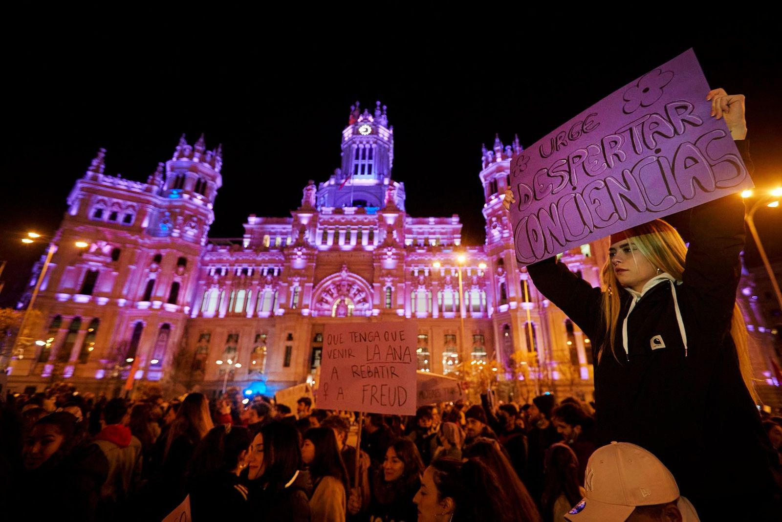El feminismo celebra en Madrid un 8-M más dividido que nunca con dos marchas diferentes