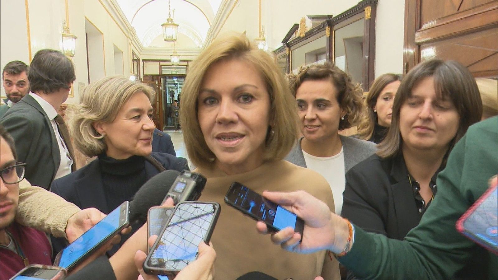 Cospedal deja el escaño y pide que el PP defienda a los suyos "injustamente atacados"