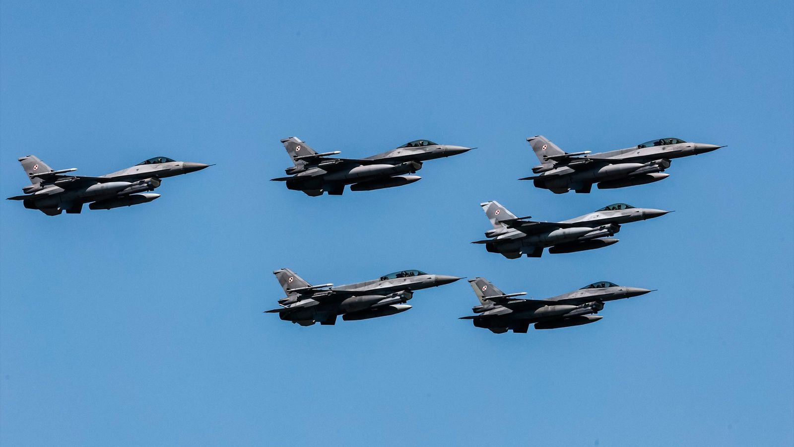 Aviones F-16 en misión de la OTAN