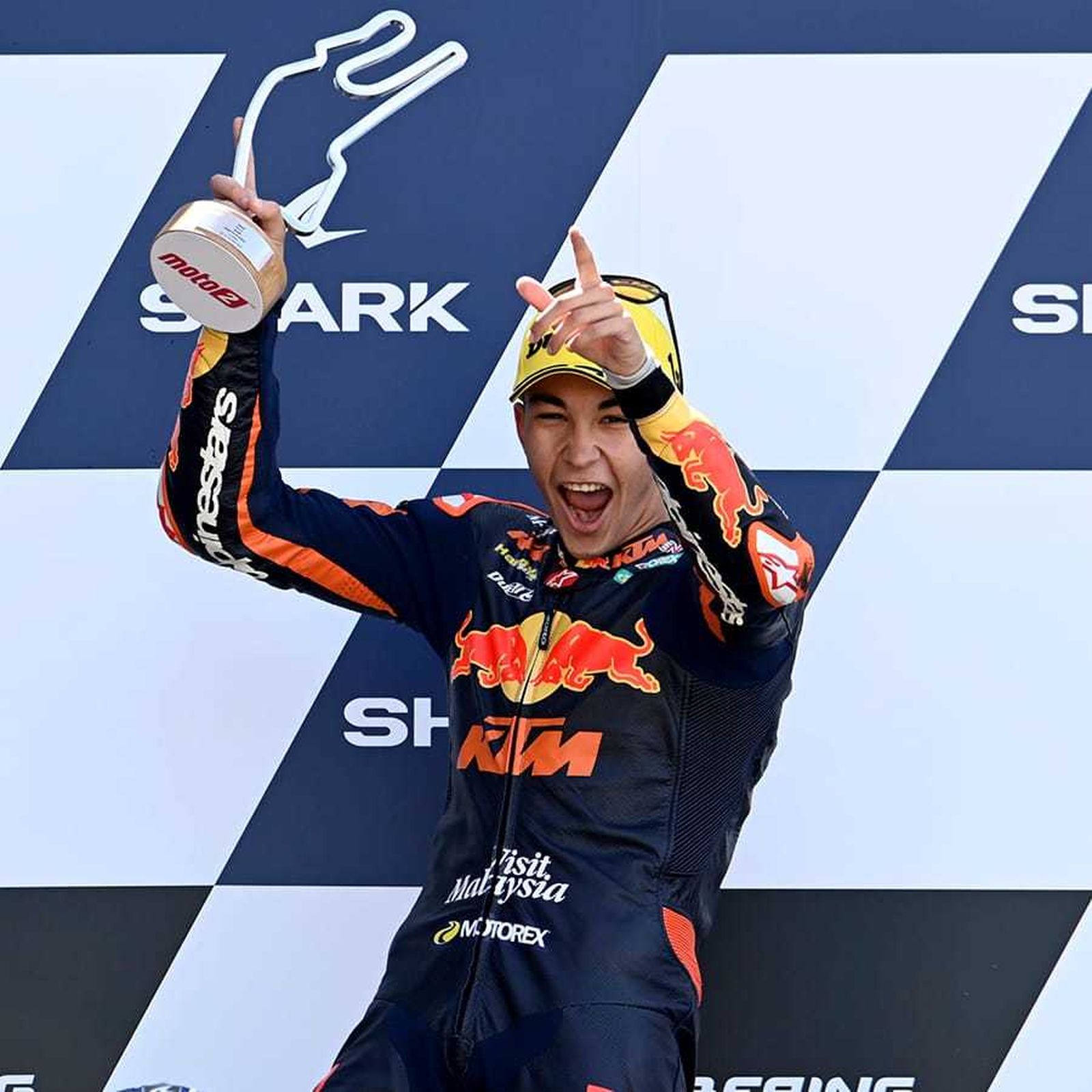 Raúl Fernández, triunfador en Moto2: "A veces creo que estoy en un sueño"
