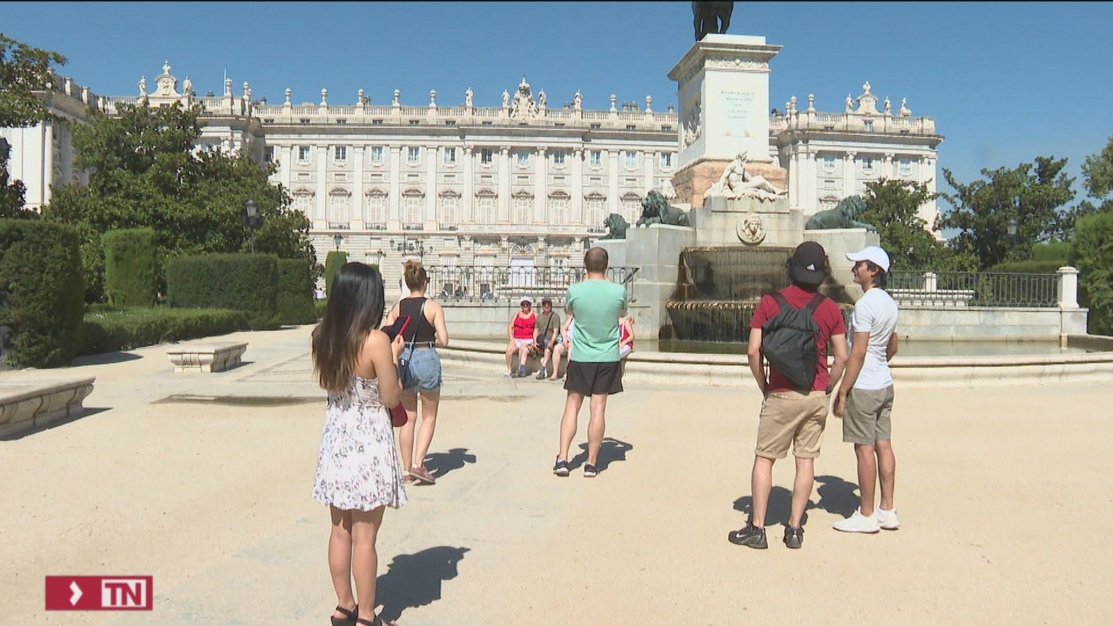 La fortaleza del dólar impulsa el turismo estadounidense en Madrid: invierten más tiempo y gastan más dinero