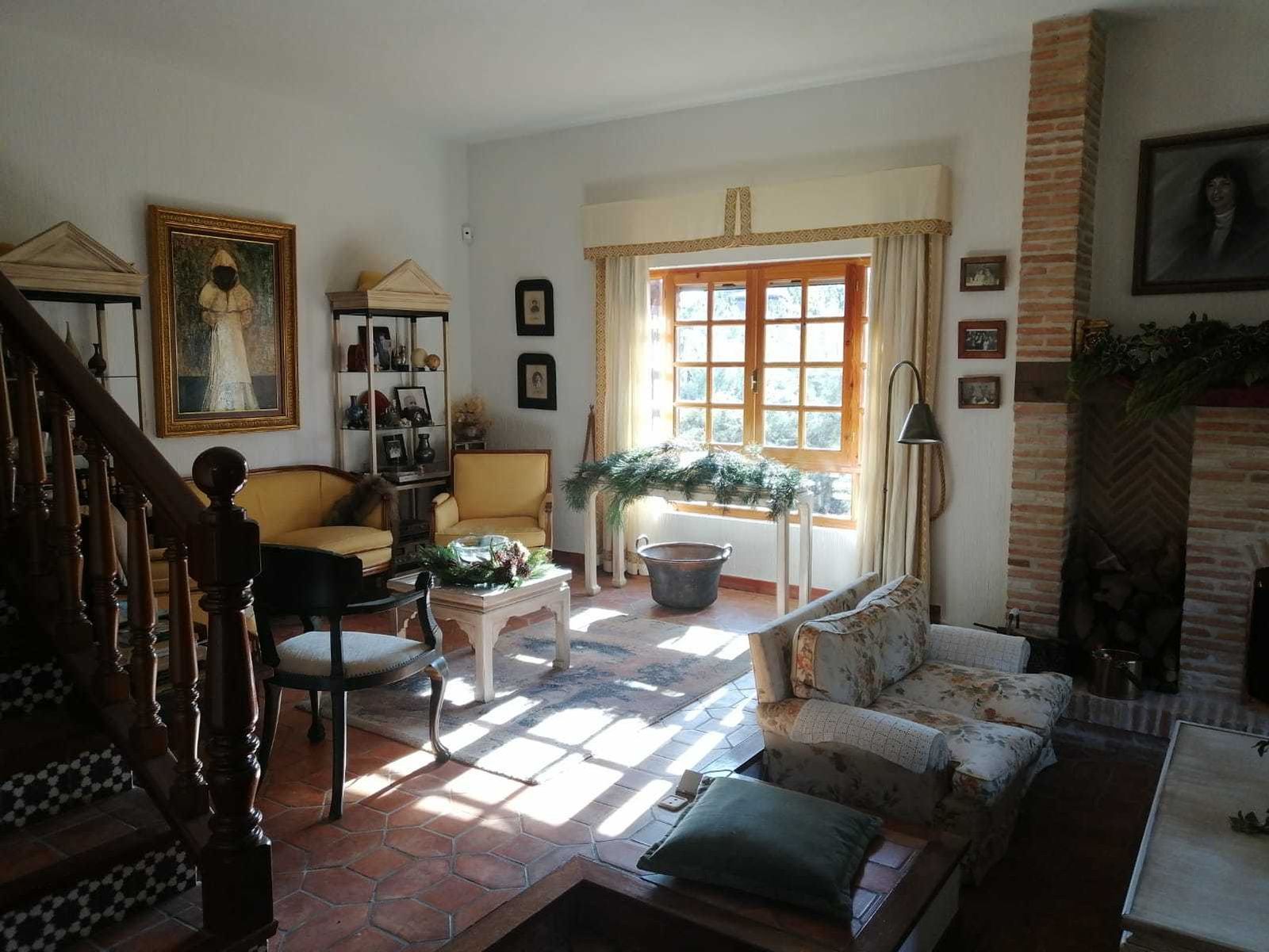 El salón tiene 'dos espacios'. Uno lo utilizan para jugar a juegos de mesa y reuniones con amigos y familia.