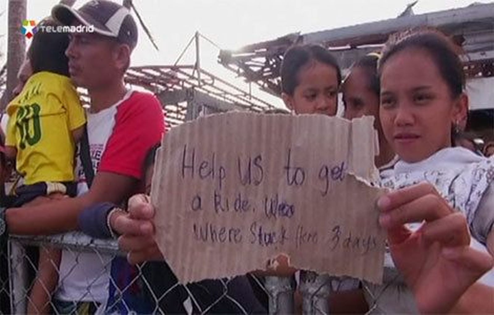 Los muertos en Filipinas por el tifón Haiyan ya superan los 2.200