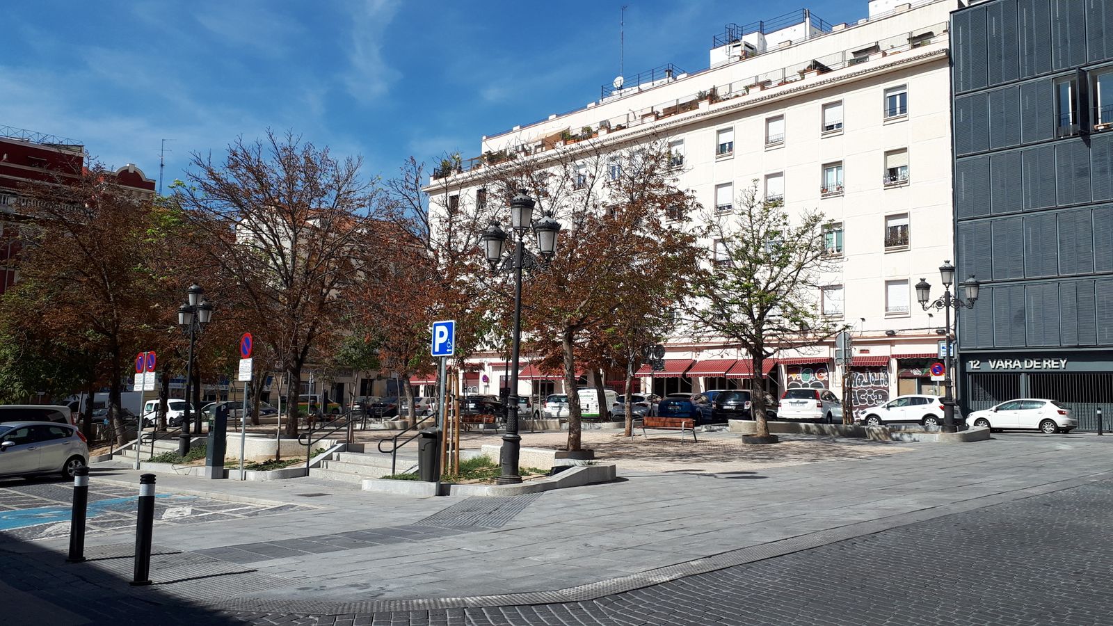 Plaza del General Vara de Rey , ubicación tradicional de los anticuarios de La Latina