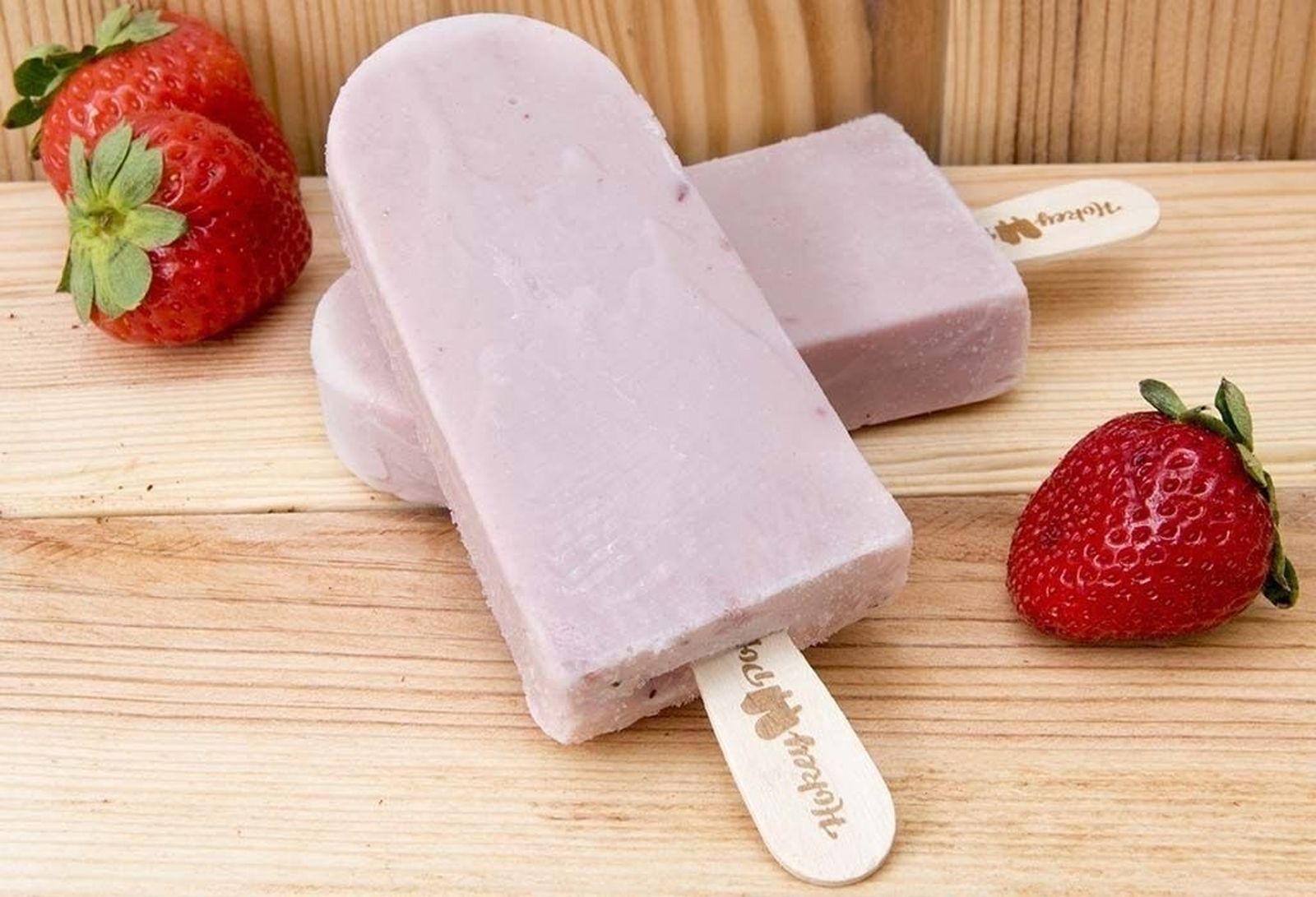 Imagen de archivo de dos helados