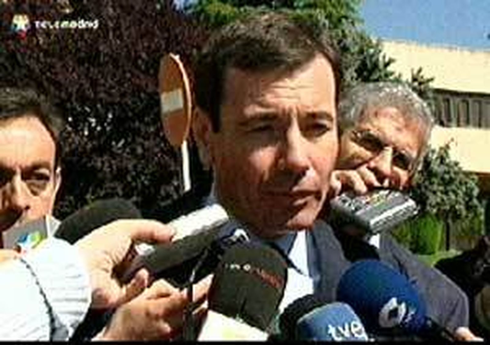 Gómez recaudará 1.100 millones con su impuesto a la banca para Sanidad y Educación