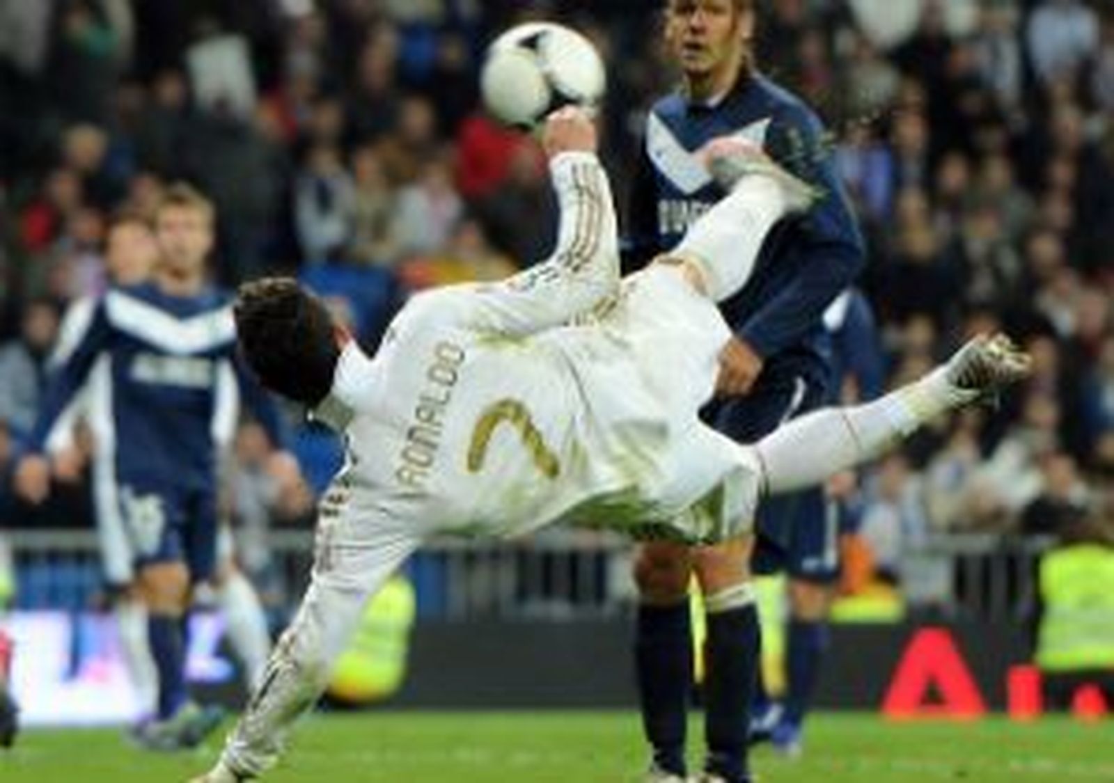 El Madrid busca ante el Málaga su victoria local número mil en un clima de tensión