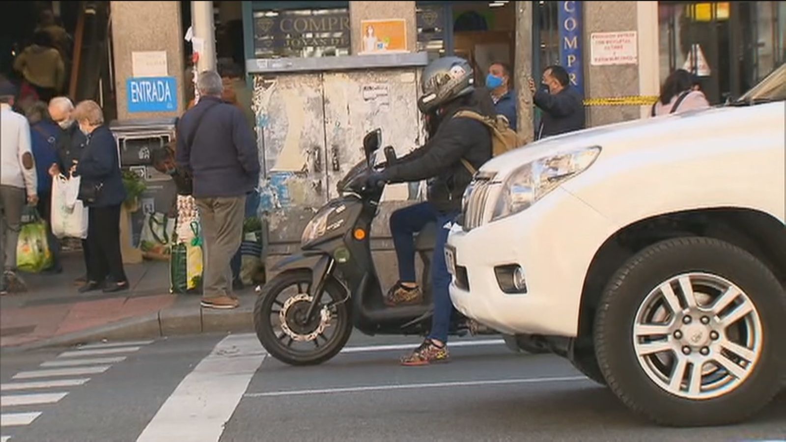 Moto en un semáforo