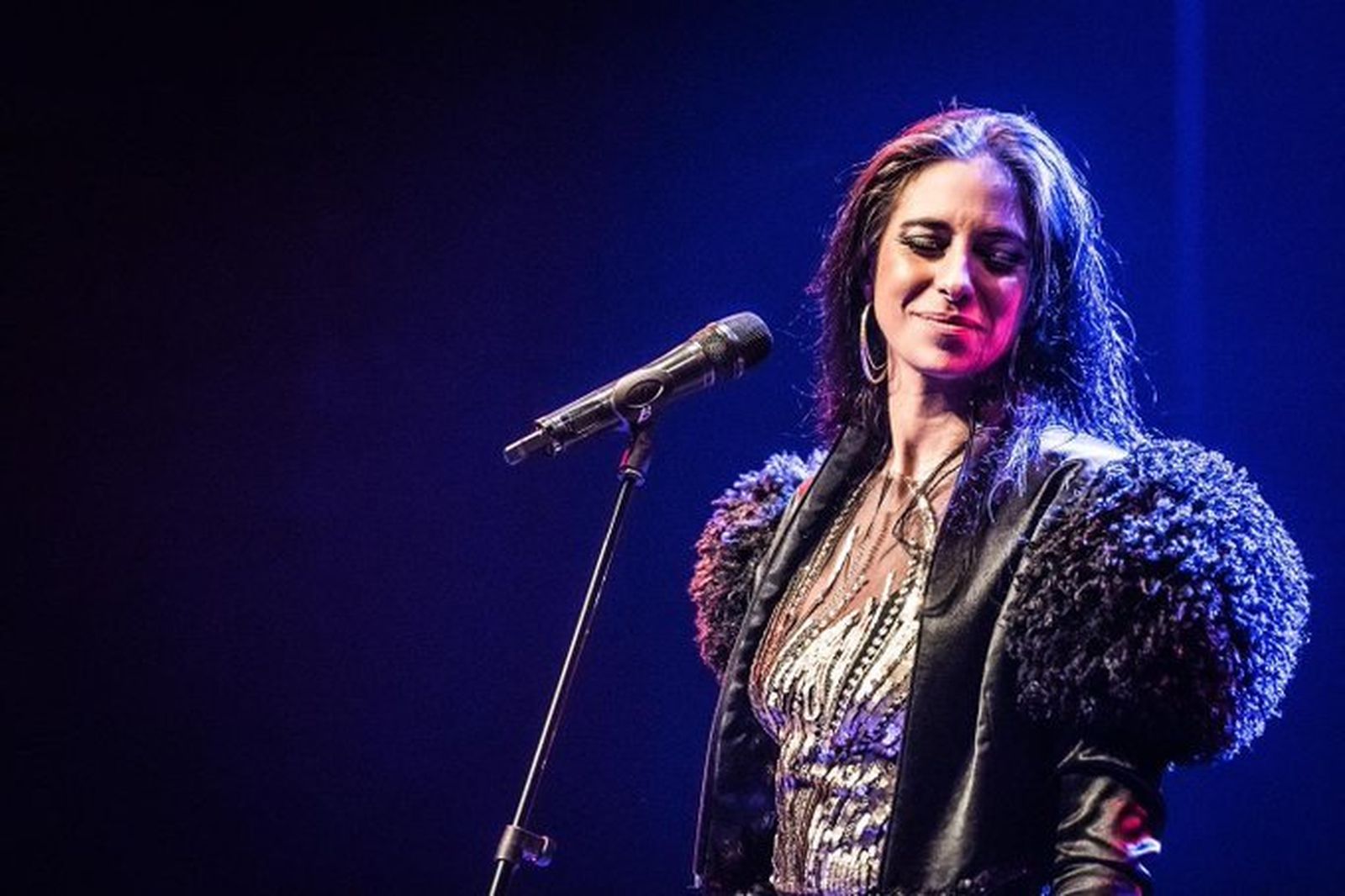 La cantante y compositora María Peláe durante una actuación