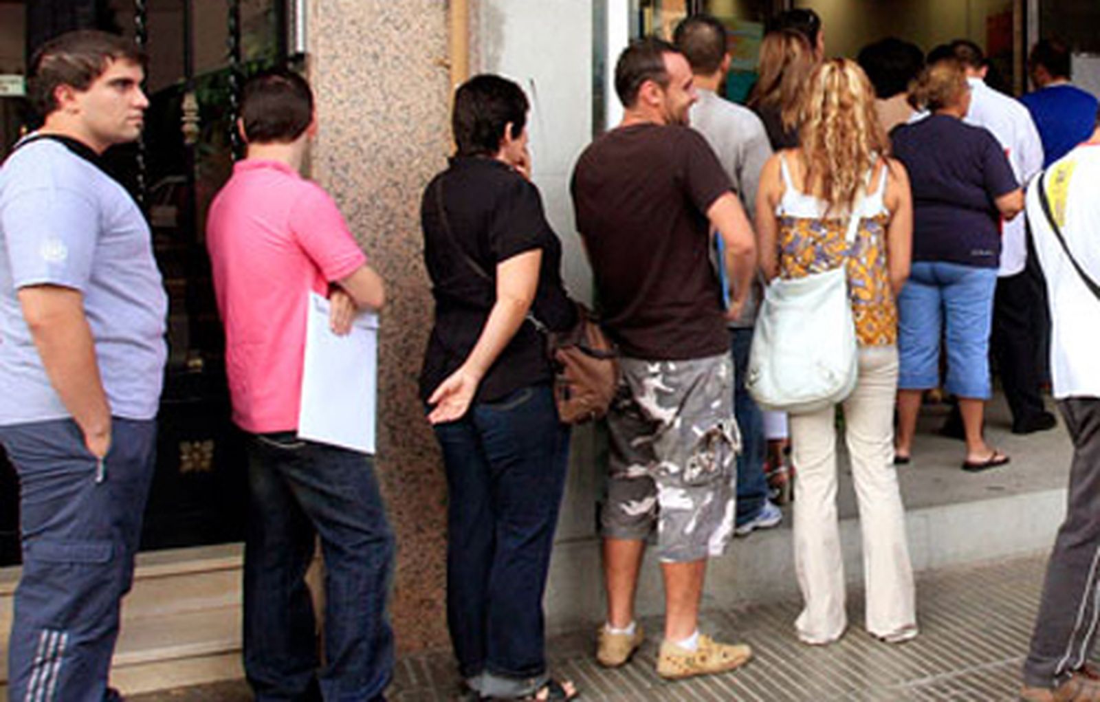 parados_cifras_cola_paro_carru