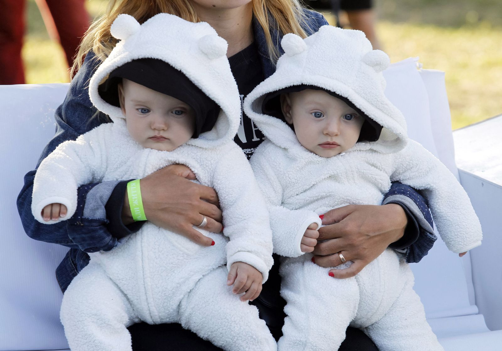 Imagen de 2019 de dos hermanos en el Día de los Gemelos de Ucrania