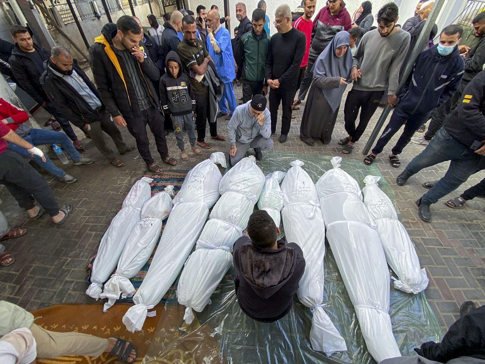 Un minuto de silencio por los niños muertos en todas las guerras