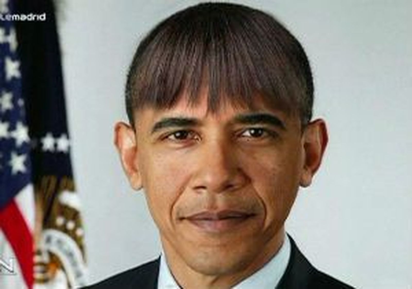Obama bromea con ponerse flequillo y trabajar para Spielberg en cena de gala