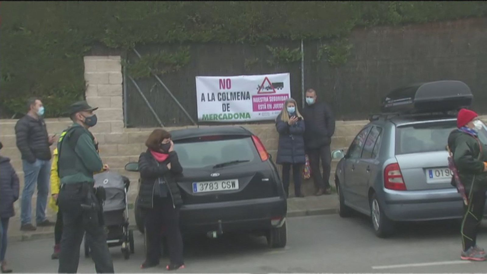 Los vecinos de la urbanización El Bosque, en Villaviciosa, en guerra contra "el cierre" de 'su' Mercadona