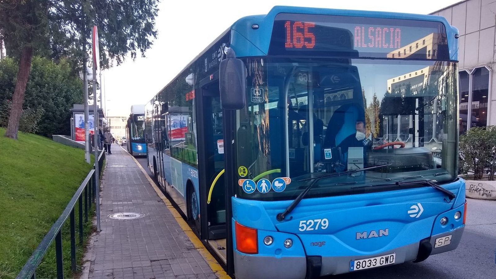 Coche de la línea 165 de la EMT