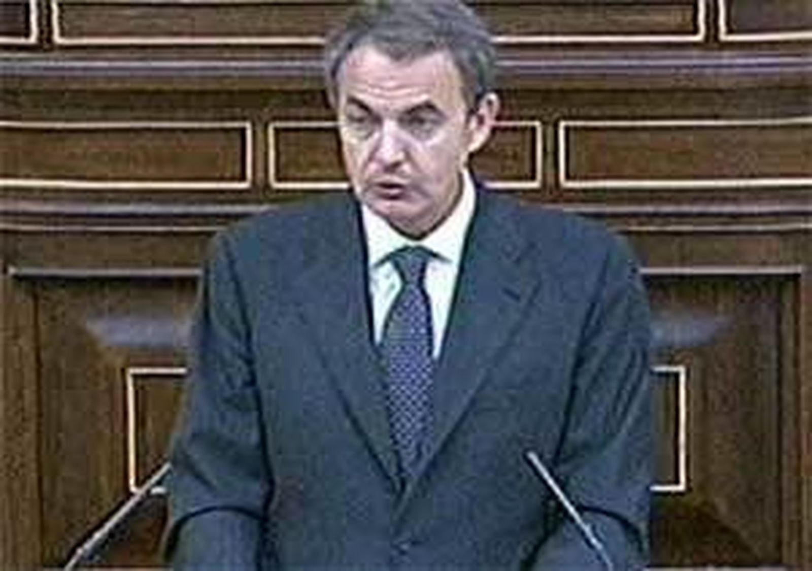 Zapatero no convoca elecciones porque tiene "tarea suficiente" para "culminar el proceso de reformas"