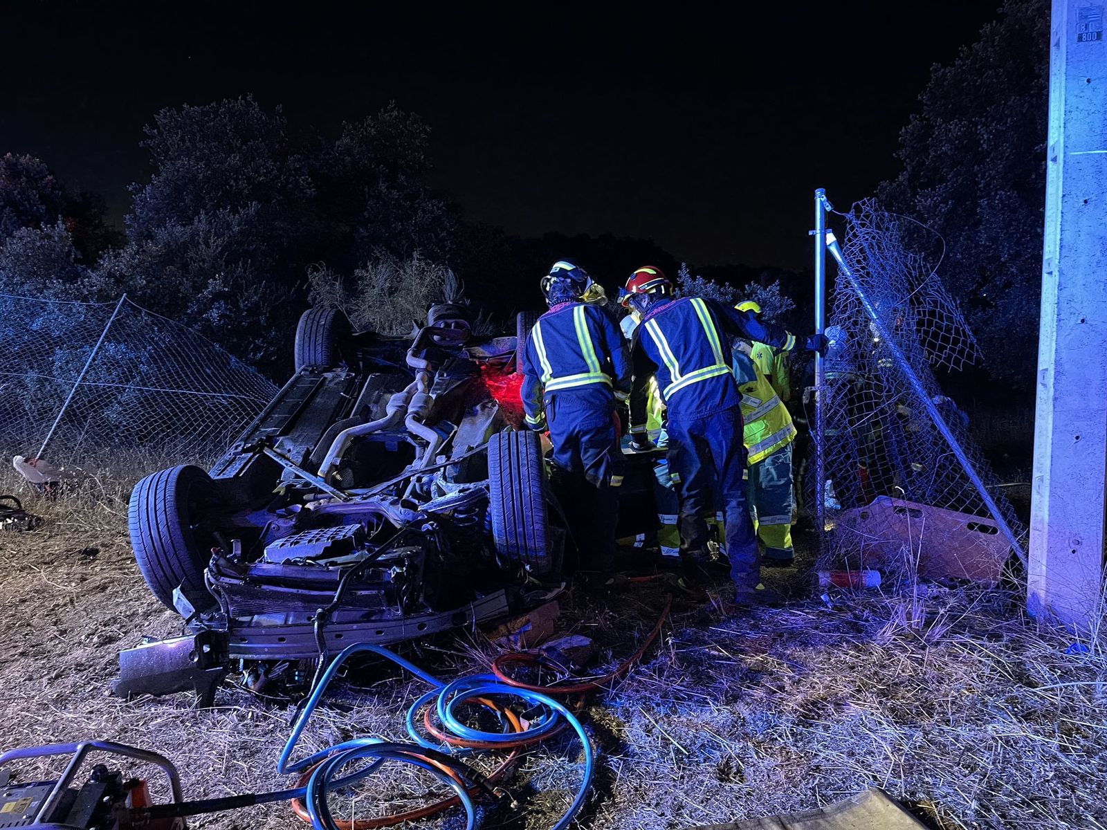 Efectos del SUMMA 112 y Bomberos de la Comunidad en el accidente de tráfico de Valdemorillo