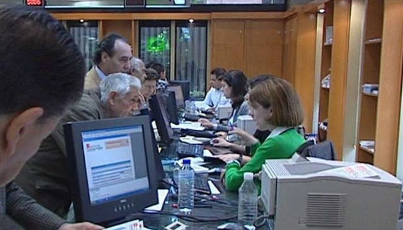 El paro logra un descenso histórico en el mes de junio  de 127.248 personas