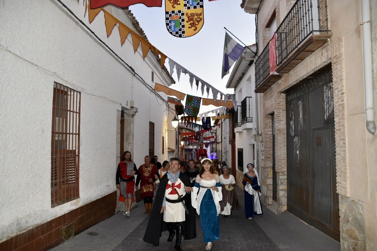 El Caballero de Ambite y su cortejo, por las calles de la localidad