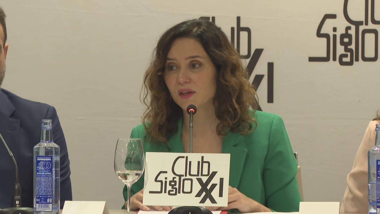 Ayuso critica que como "en una dictadura" Sánchez y los ministros  se nieguen a comparecer en el Senado