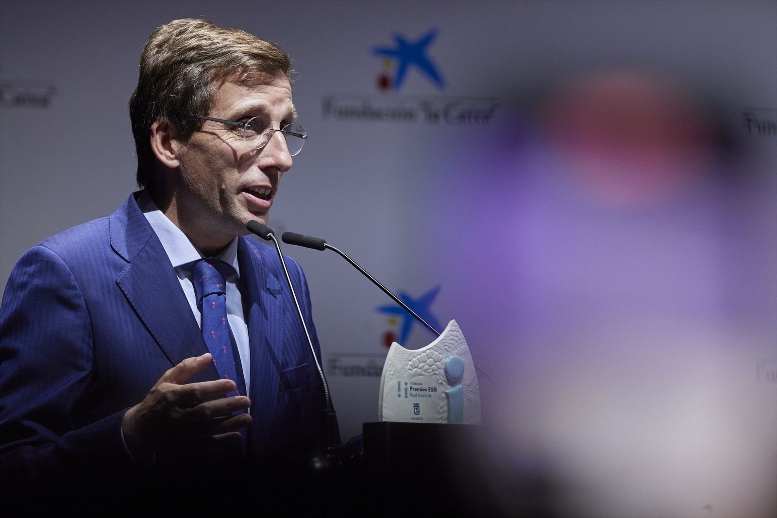 José Luis Martínez-Almeida recibe el Premio Impacto ESG  en CaixaForum