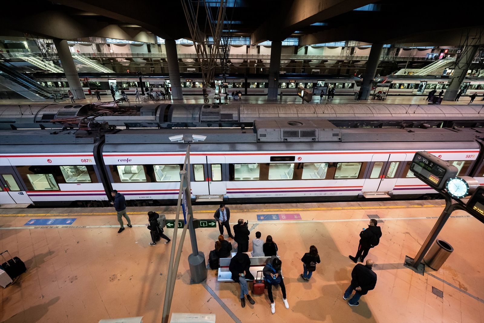 Cortada la circulación de trenes entre Atocha y Chamartín por el descarrilamiento de un tren