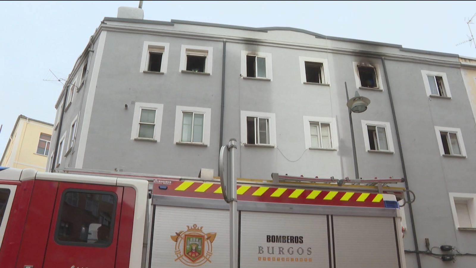 Un fallecido y 8 heridos por inhalación de humo en un incendio en Burgos