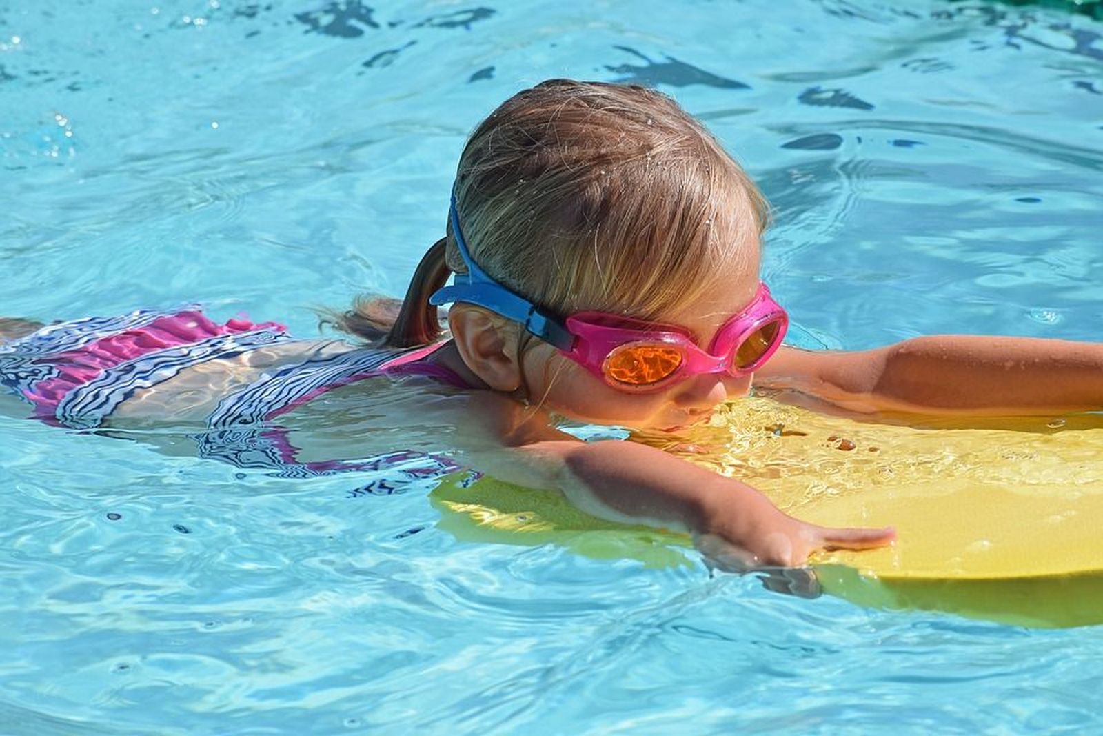 Diversión y deporte en la piscina de San Fernando de Henares