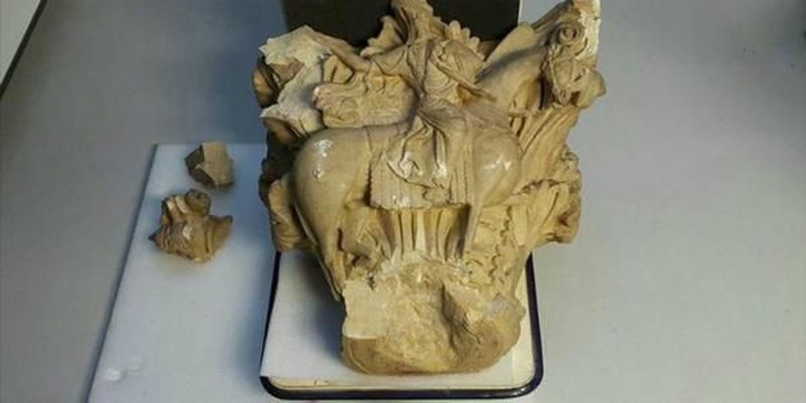 Se caen dos capiteles románicos en el Museo Arqueológico sin causar daños