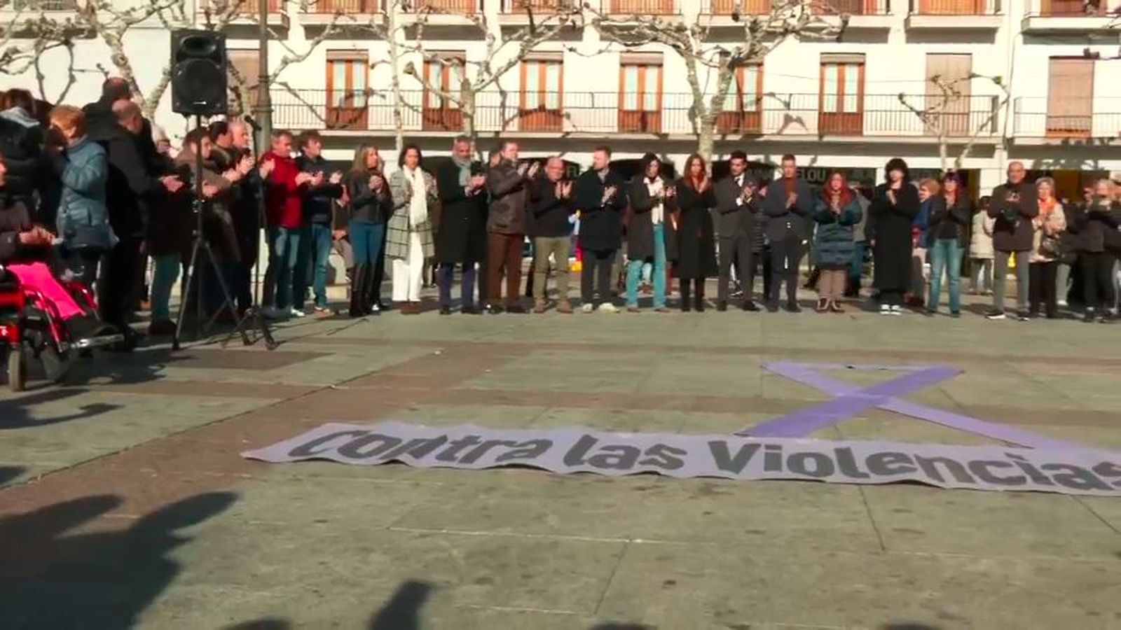 Torrejón guarda un minuto de silencio por María Ángeles, la mujer asesinada presuntamente por su marido