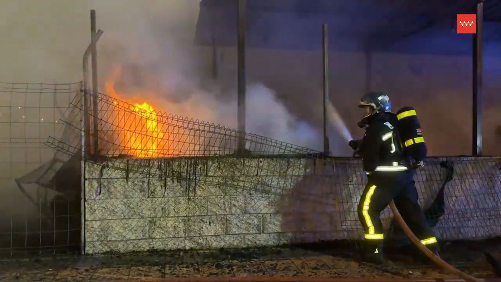 Incendio de un almacén de palés en Pinto