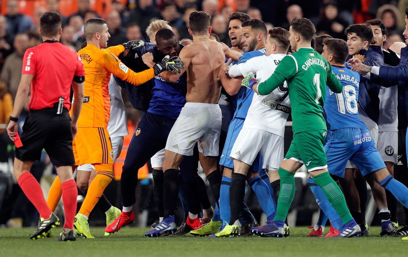 El Getafe estalla por el arbitraje en Valencia