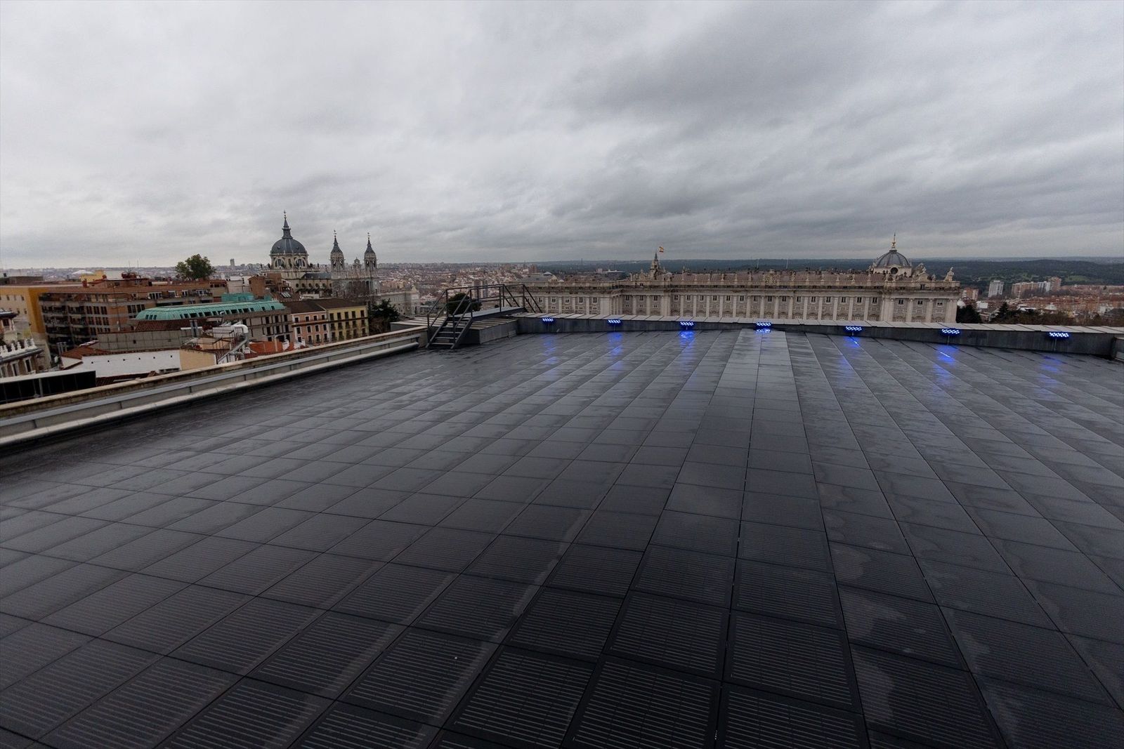 El Teatro Real estrena una nueva cubierta solar que la "convierte en un modelo a seguir"